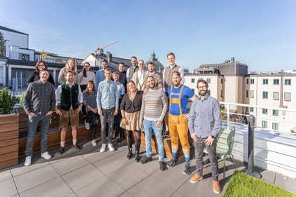  Das Münchner LeanIX-Team  auf der Dachterrasse des Büros